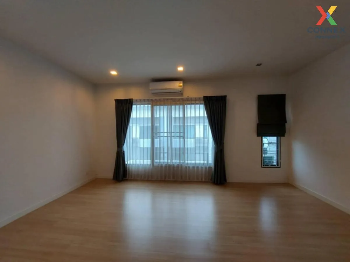 For Rent Townhouse/Townhome  , PLEX BANGNA , wide frontage , Bang