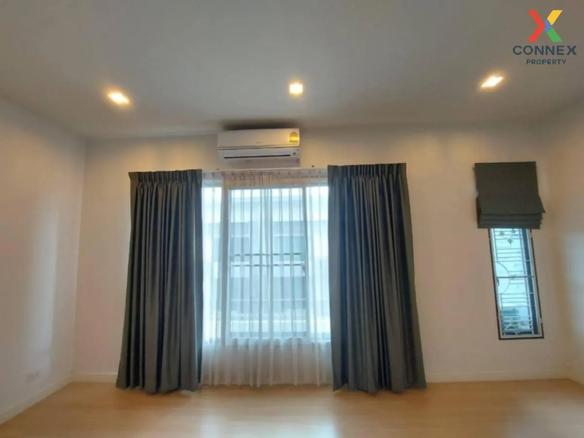 For Rent Townhouse/Townhome  , PLEX BANGNA , wide frontage , Bang