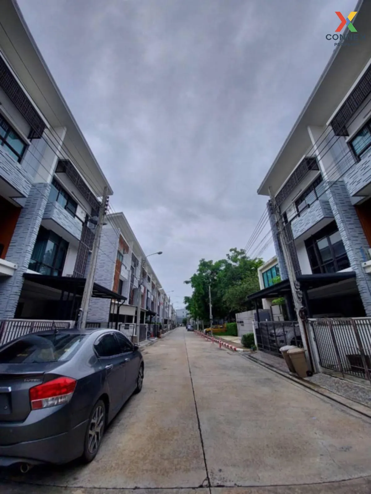 For Rent Townhouse/Townhome  , PLEX BANGNA , wide frontage , Bang