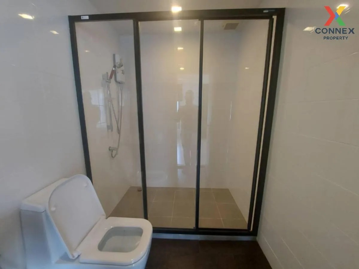 For Rent Townhouse/Townhome  , PLEX BANGNA , wide frontage , Bang