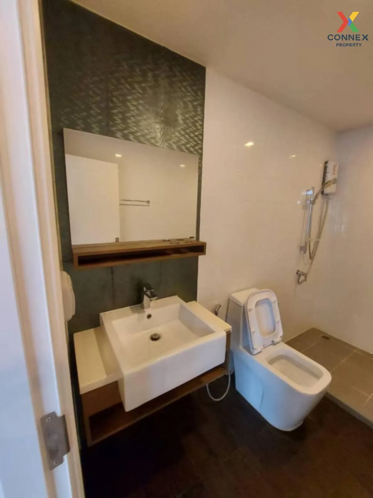 For Rent Townhouse/Townhome  , PLEX BANGNA , wide frontage , Bang