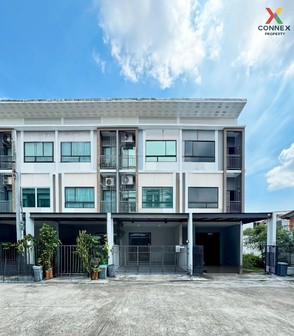 ขายทาวน์เฮ้าส์/ทาวน์โฮม  พาทิโอ วัชรพล-รามอินทรา MRT-วัชรพล ท่าแร 1