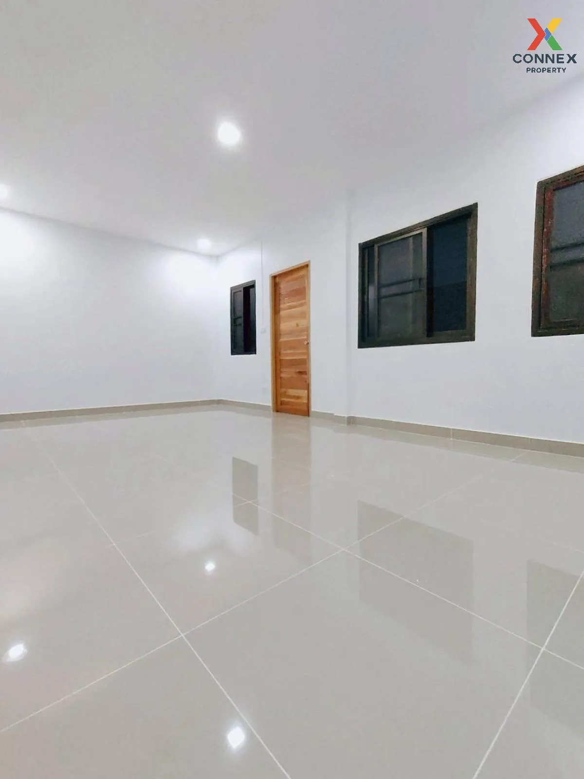 ขายทาวน์เฮ้าส์/ทาวน์โฮม  บ้านฟ้ารังสิต คลอง 4 หน้ากว้าง รีโนเวทให