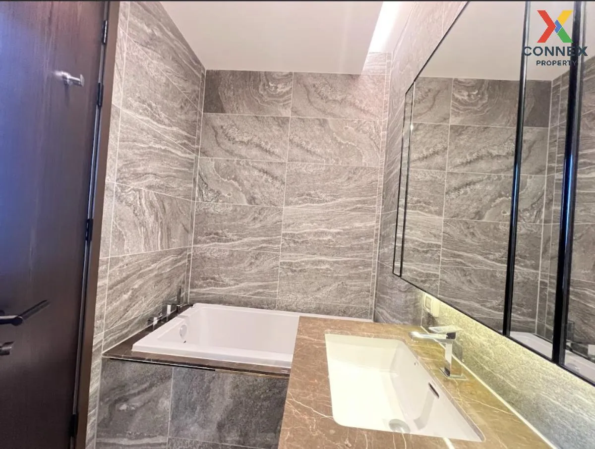 For Rent Condo , The Esse Sukhumvit 36 , nice view , high floor , 4