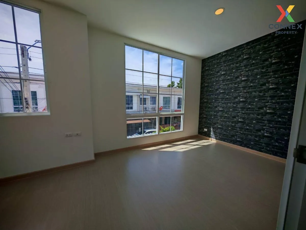 ขายทาวน์เฮ้าส์/ทาวน์โฮม  เจ ซิตี้ สุขุมวิท – แพรกษา หน้ากว้าง รีโ