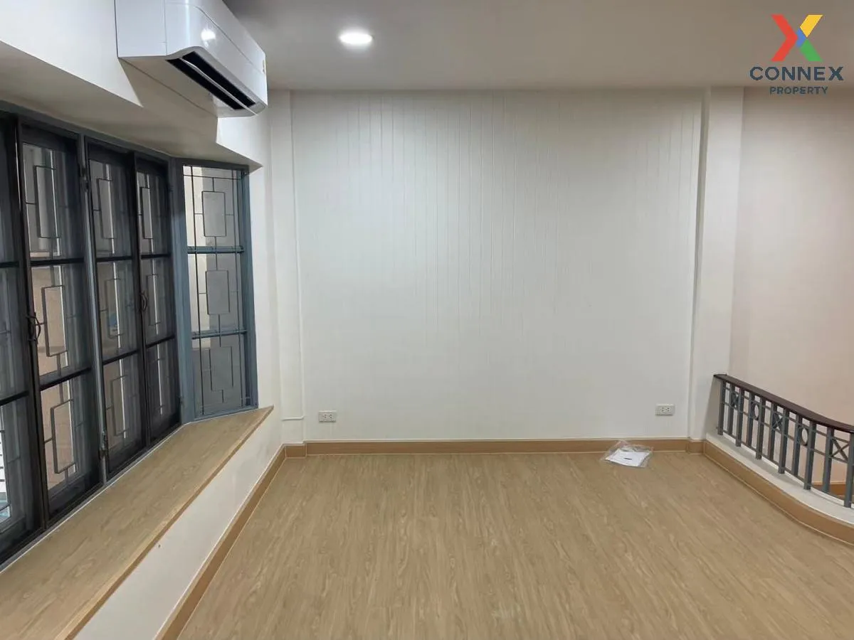 For Sale Townhouse/Townhome  , Park Gallery Srinakarin , wide fro 3