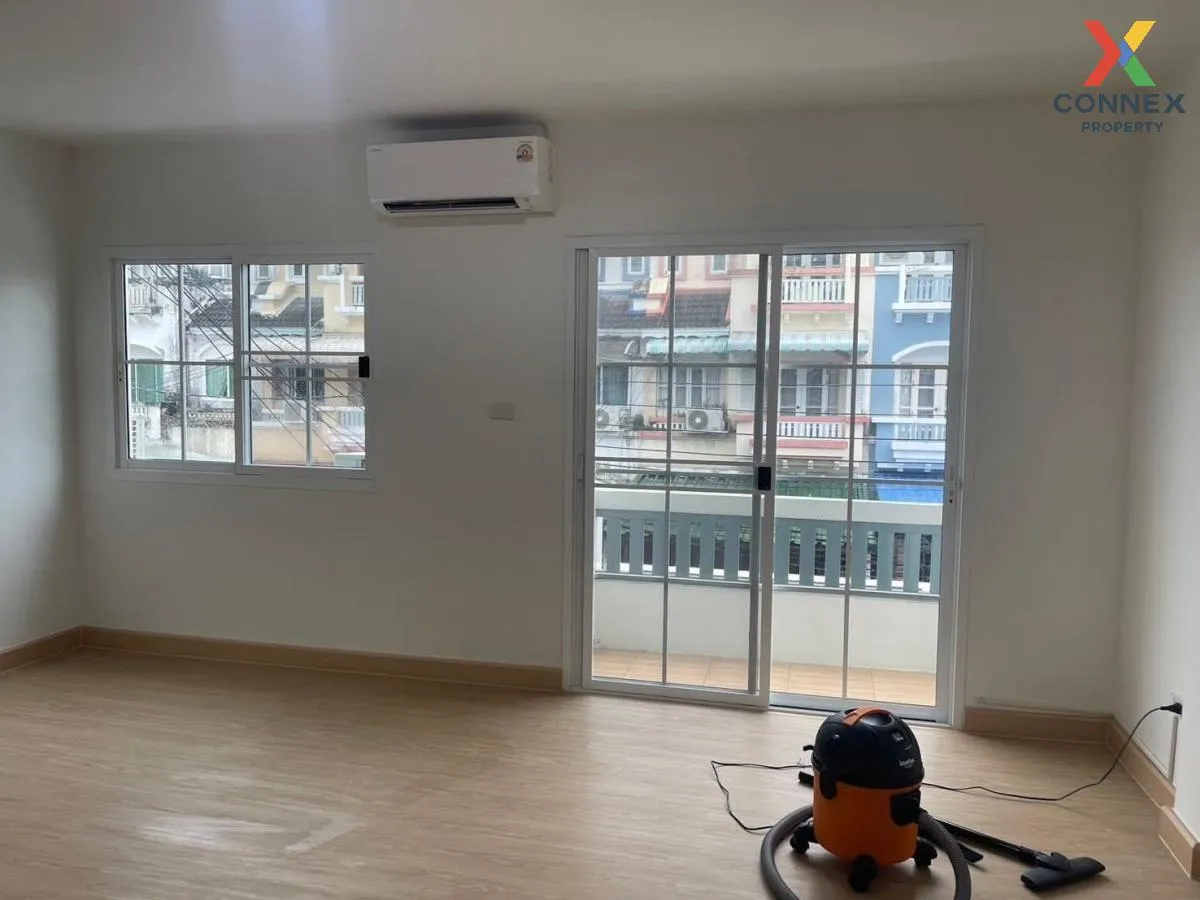For Sale Townhouse/Townhome  , Park Gallery Srinakarin , wide fro