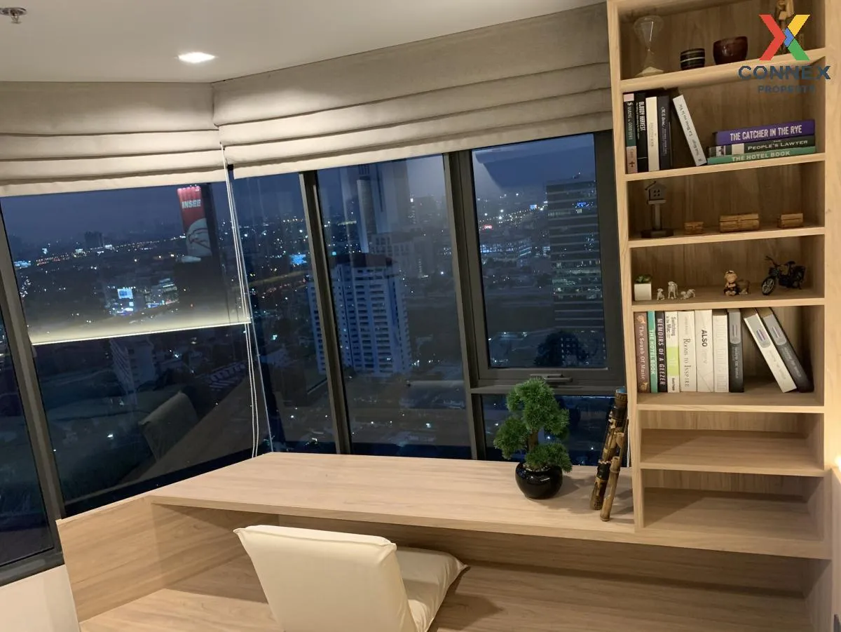 For Rent Condo , Life Ladprao , nice view , high floor , corner u 1