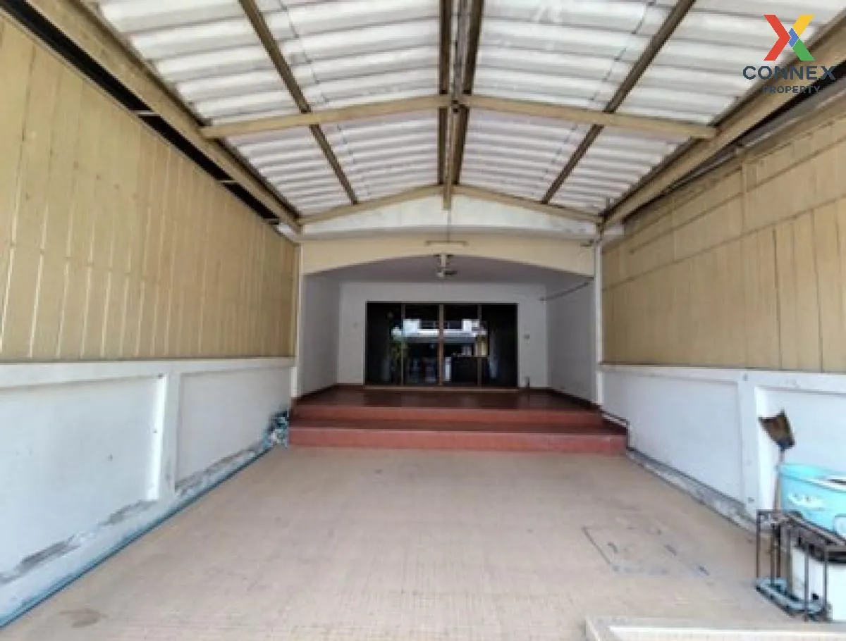 For Sale 2 - storey townhouse area 150 square meters Bang Lamung  3