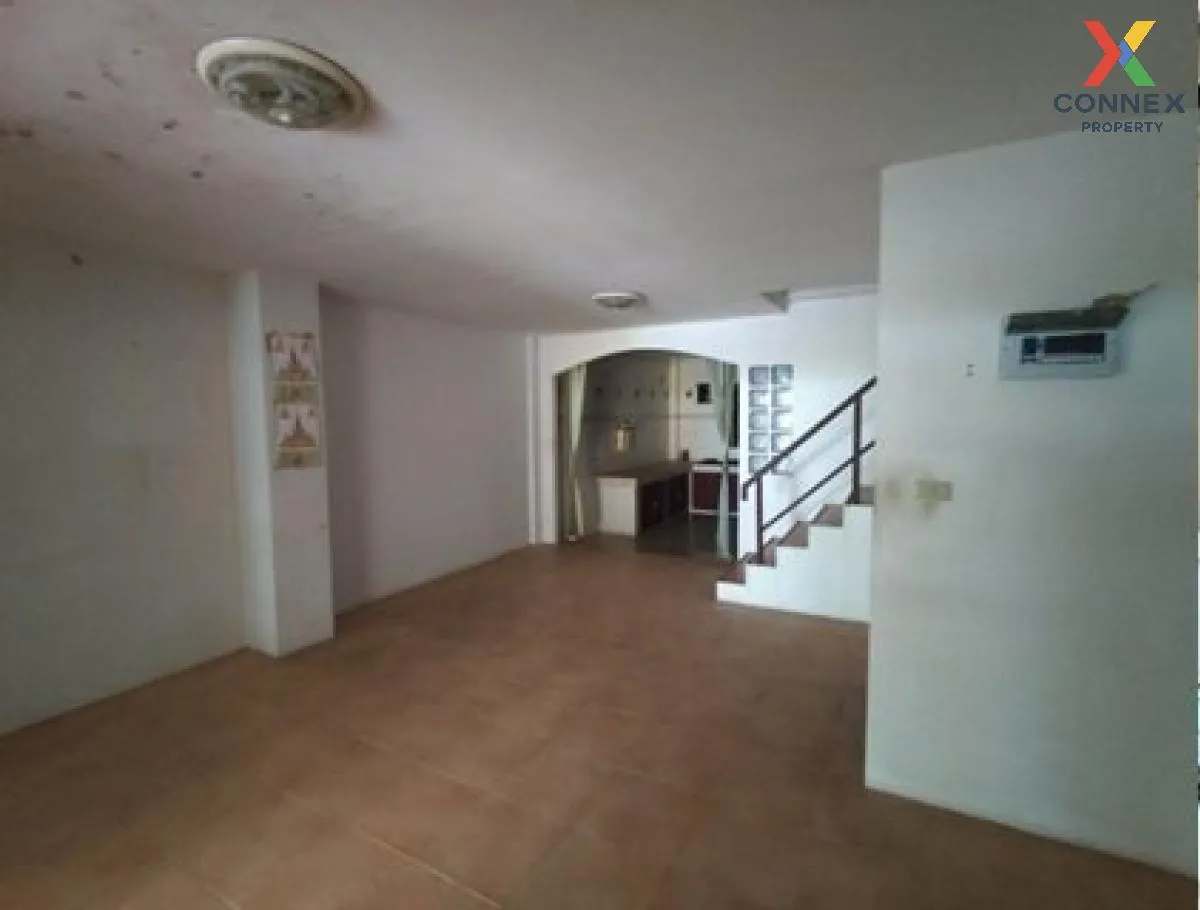 For Sale 2 - storey townhouse area 150 square meters Bang Lamung  4