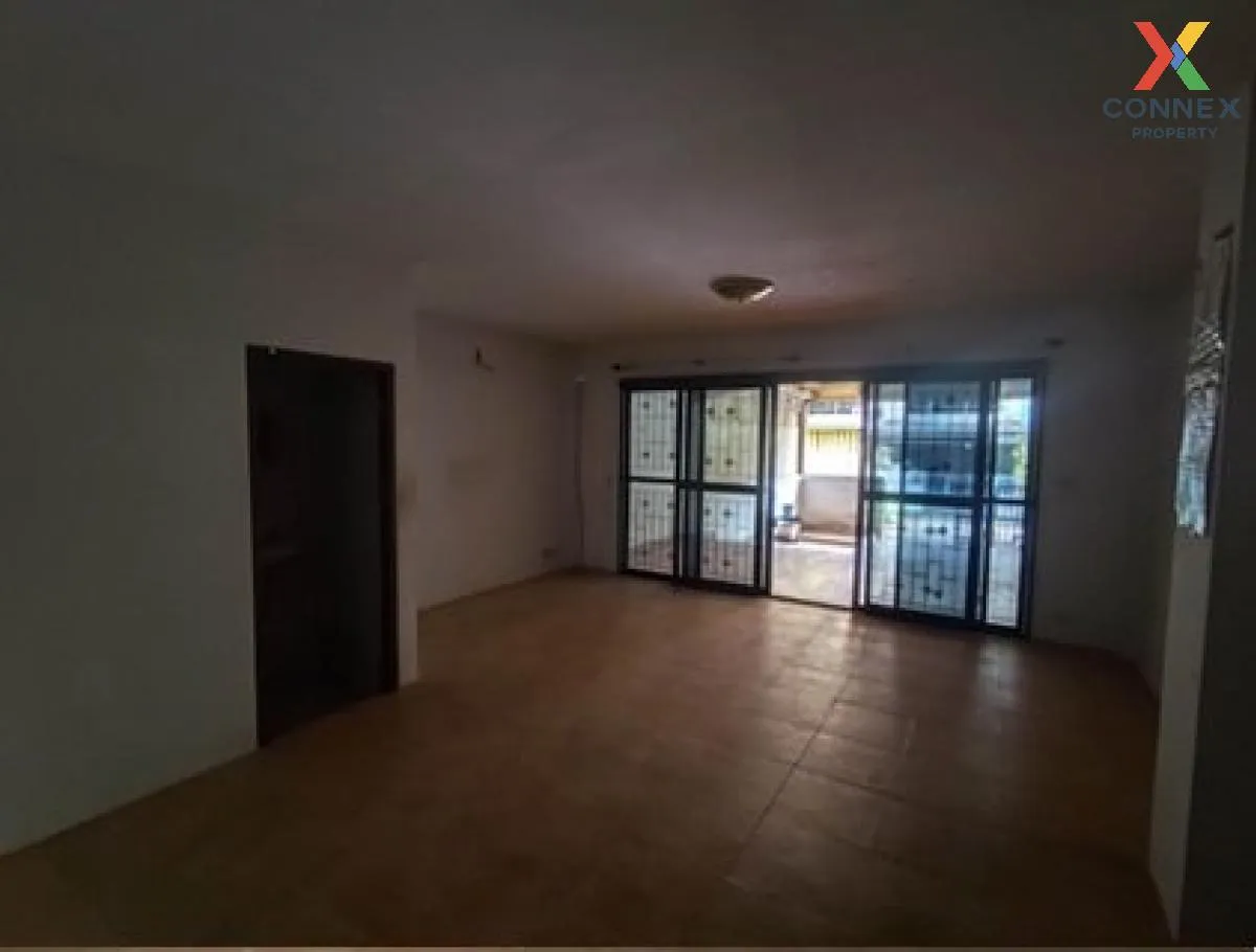 For Sale 2 - storey townhouse area 150 square meters Bang Lamung 