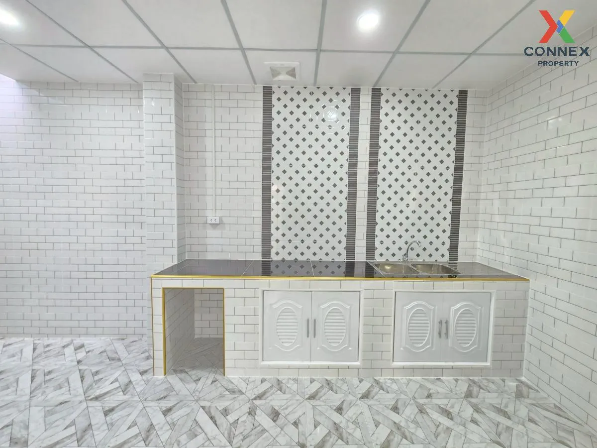 For Sale Townhouse/Townhome  , Chomfah warangkul Klong 2 , Pracha