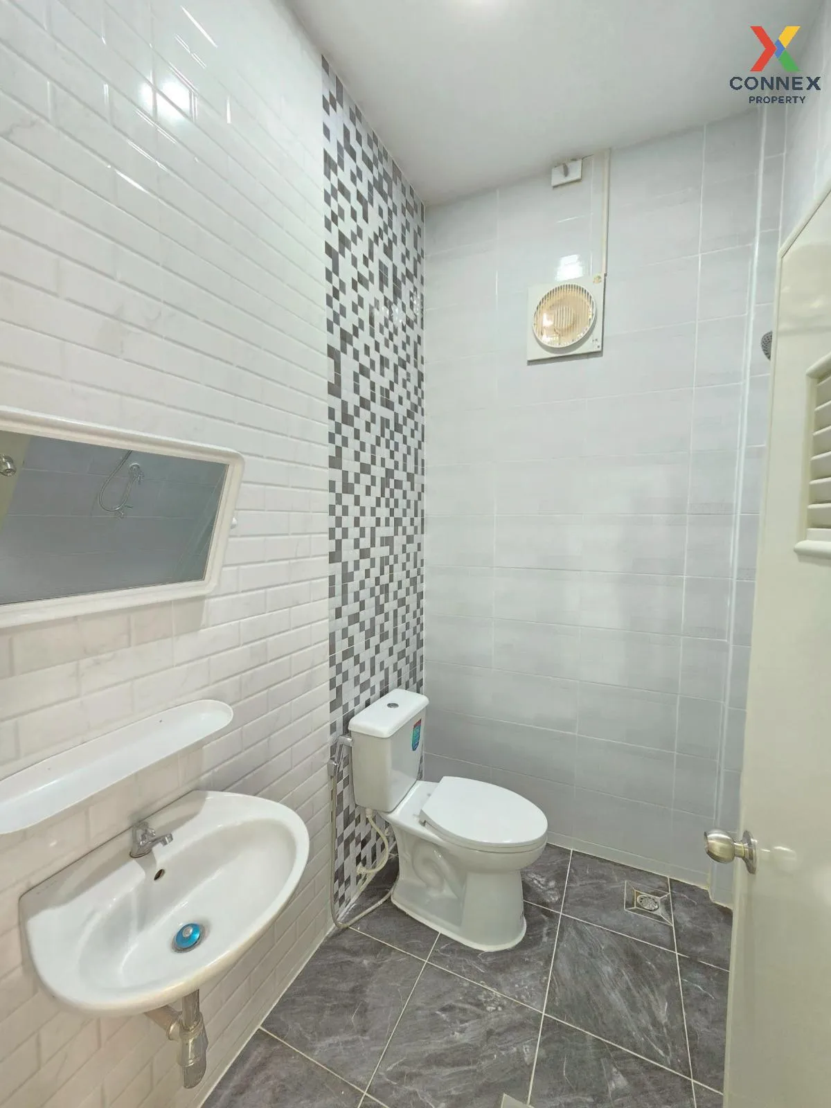 For Sale Townhouse/Townhome  , Chomfah warangkul Klong 2 , Pracha