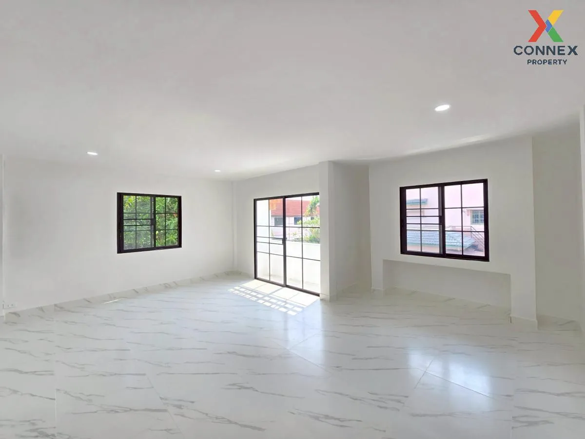 For Sale Townhouse/Townhome  , Chomfah warangkul Klong 2 , Pracha