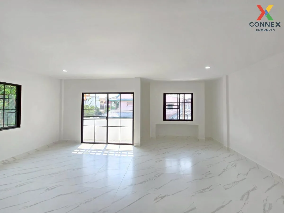 For Sale Townhouse/Townhome  , Chomfah warangkul Klong 2 , Pracha