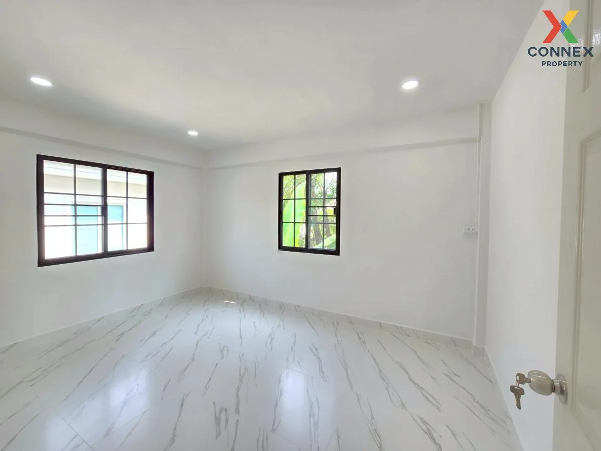 For Sale Townhouse/Townhome  , Chomfah warangkul Klong 2 , Pracha