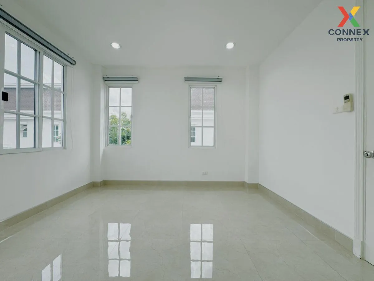 For Sale Townhouse/Townhome  , Plus City Park Ekkamai - Ramintra 