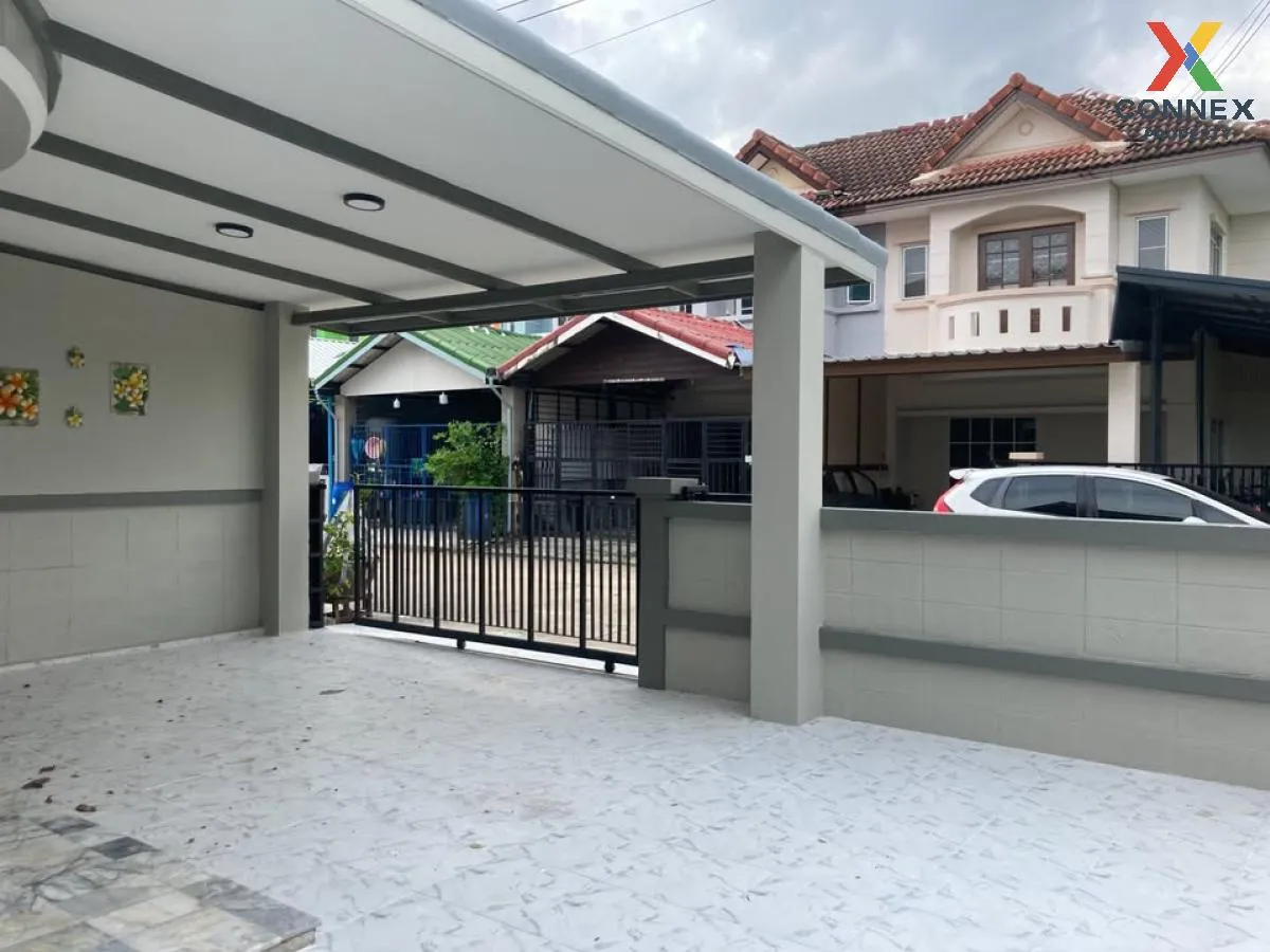 For Sale Townhouse/Townhome  , Muang Ramintra , corner unit , Sam 4