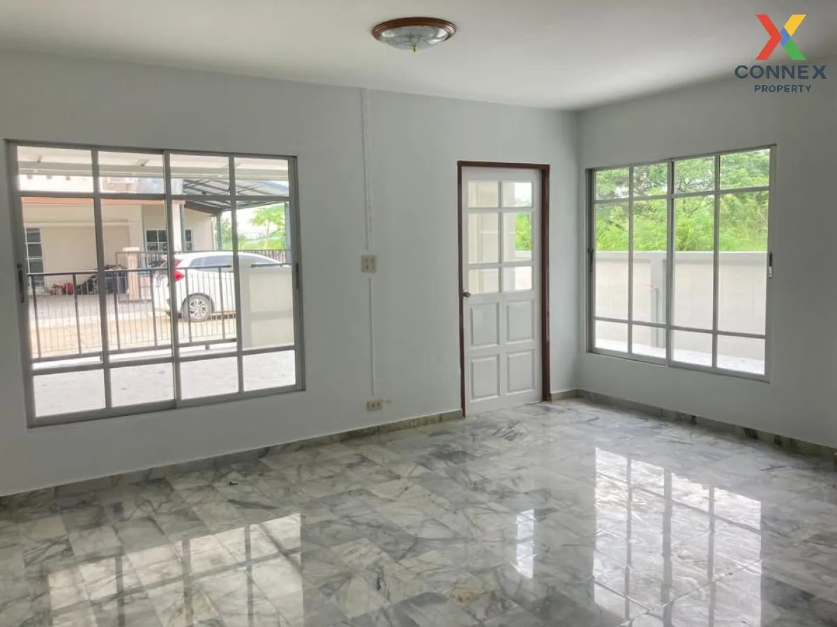 For Sale Townhouse/Townhome  , Muang Ramintra , corner unit , Sam