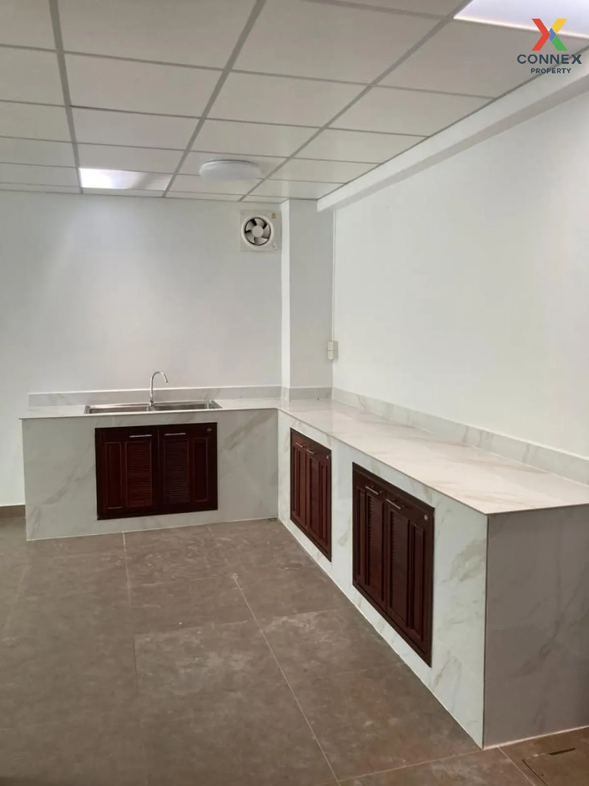 For Sale Townhouse/Townhome  , Muang Ramintra , corner unit , Sam