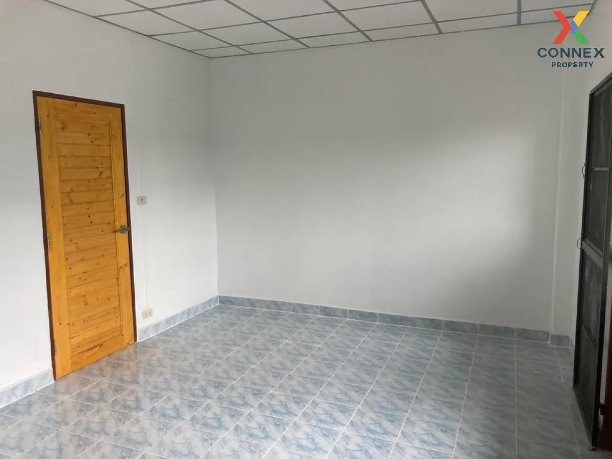 For Sale Townhouse/Townhome  , Muang Ramintra , corner unit , Sam