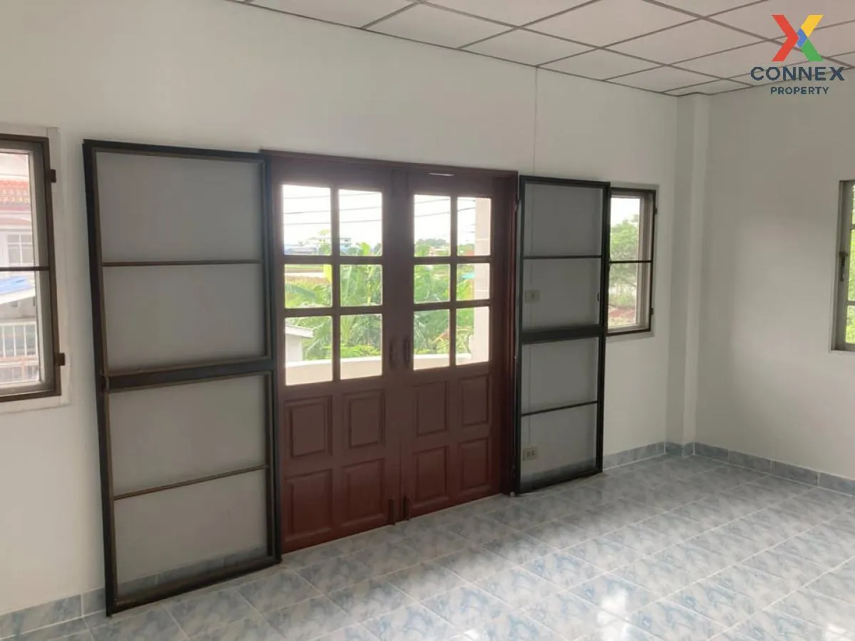 For Sale Townhouse/Townhome  , Muang Ramintra , corner unit , Sam