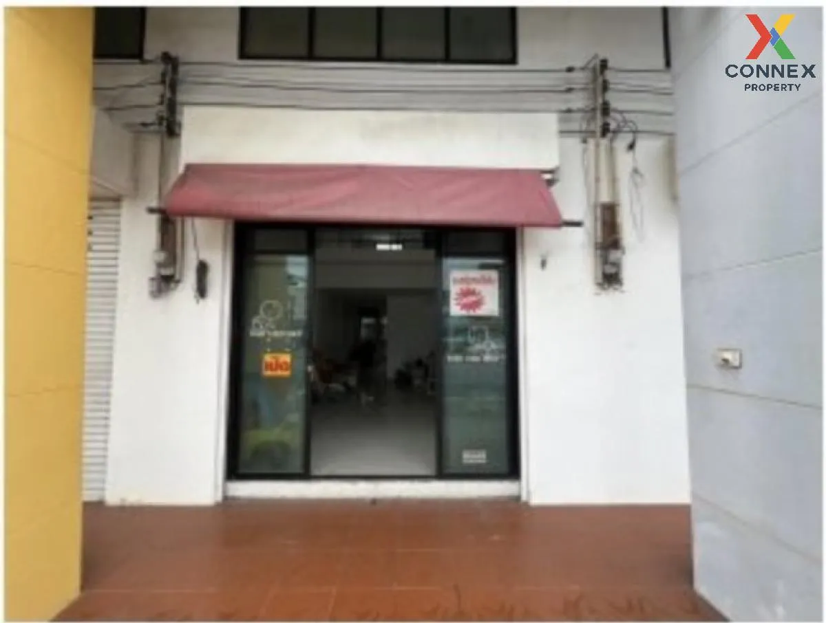 For Sale 3.5- storey commercial building area 82.40 square wah Ra 2