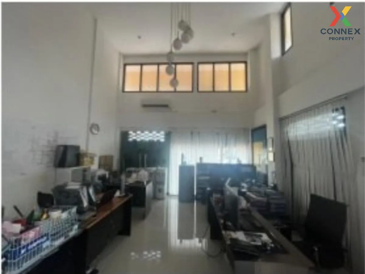 For Sale 3.5- storey commercial building area 82.40 square wah Ra 3