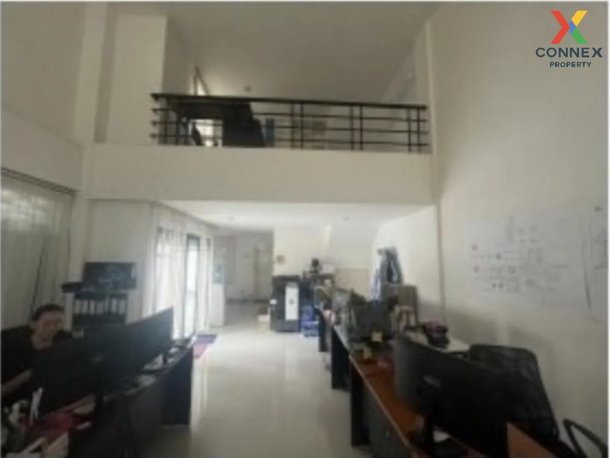 For Sale 3.5- storey commercial building area 82.40 square wah Ra 4