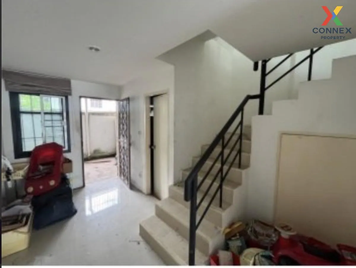 For Sale 3.5- storey commercial building area 82.40 square wah Ra