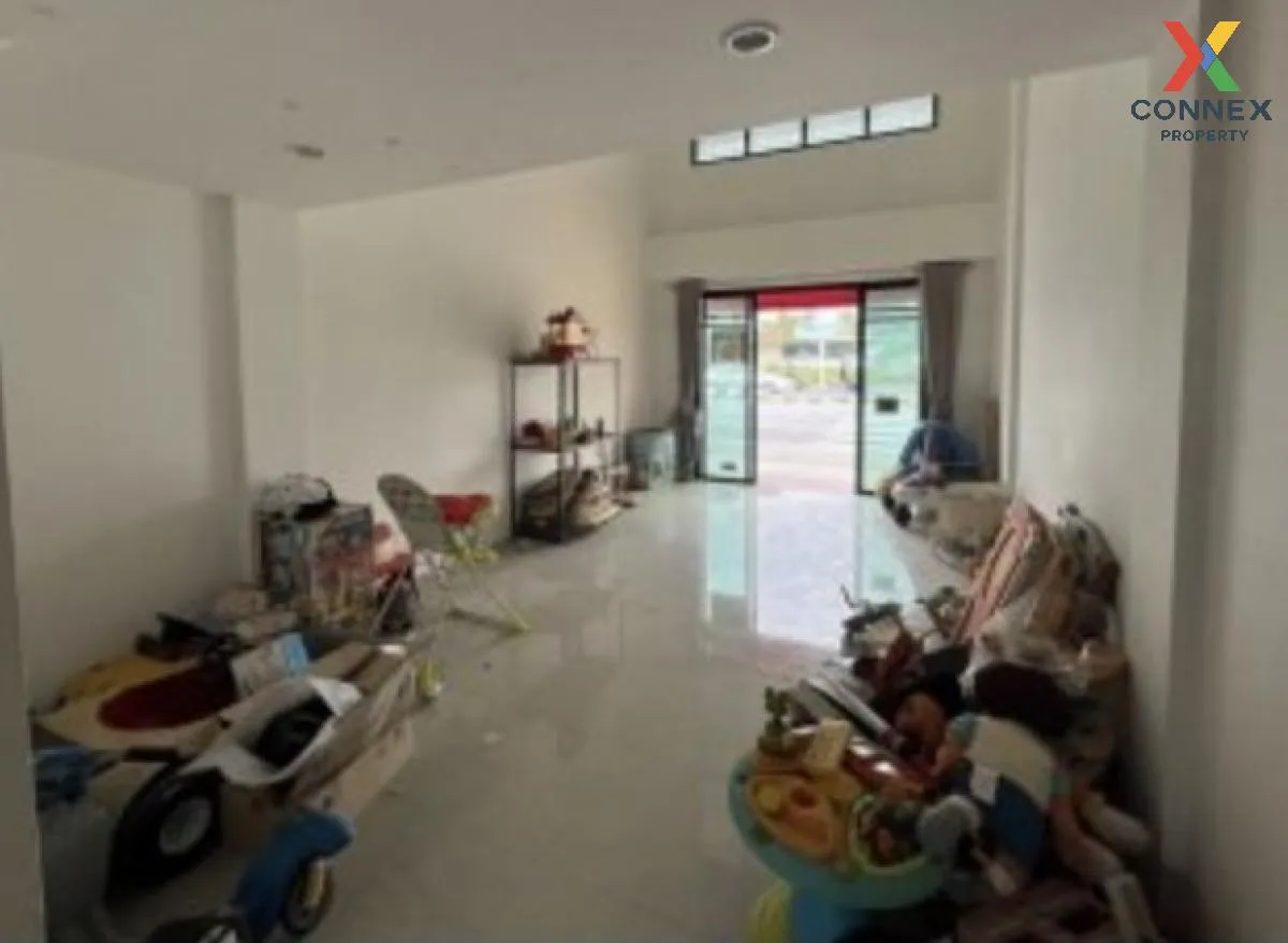 For Sale 3.5- storey commercial building area 82.40 square wah Ra