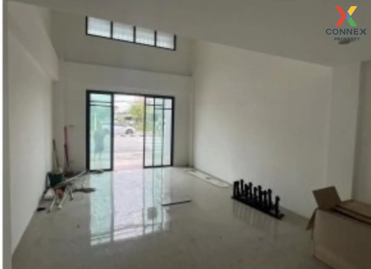 For Sale 3.5- storey commercial building area 82.40 square wah Ra