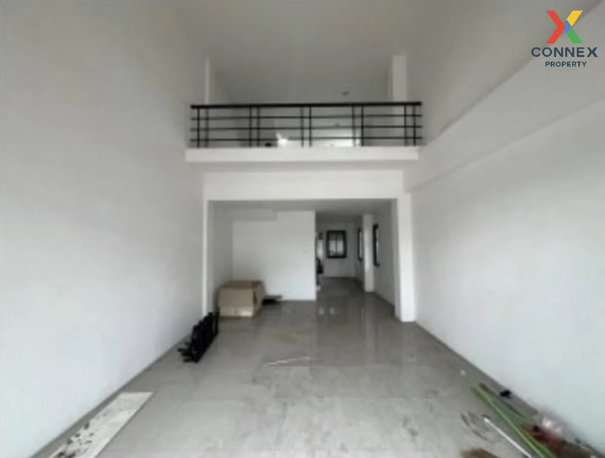 For Sale 3.5- storey commercial building area 82.40 square wah Ra