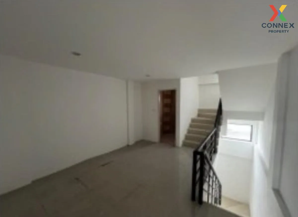 For Sale 3.5- storey commercial building area 82.40 square wah Ra