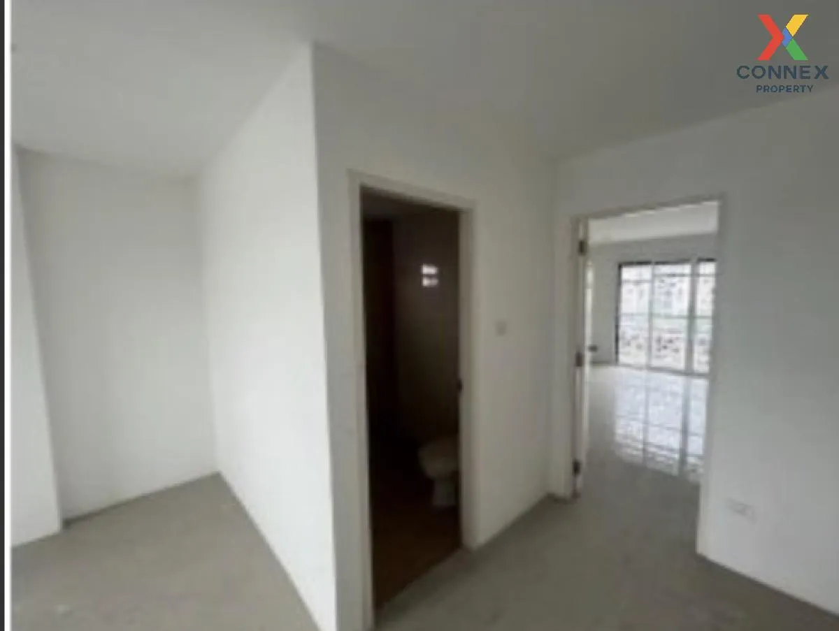 For Sale 3.5- storey commercial building area 82.40 square wah Ra