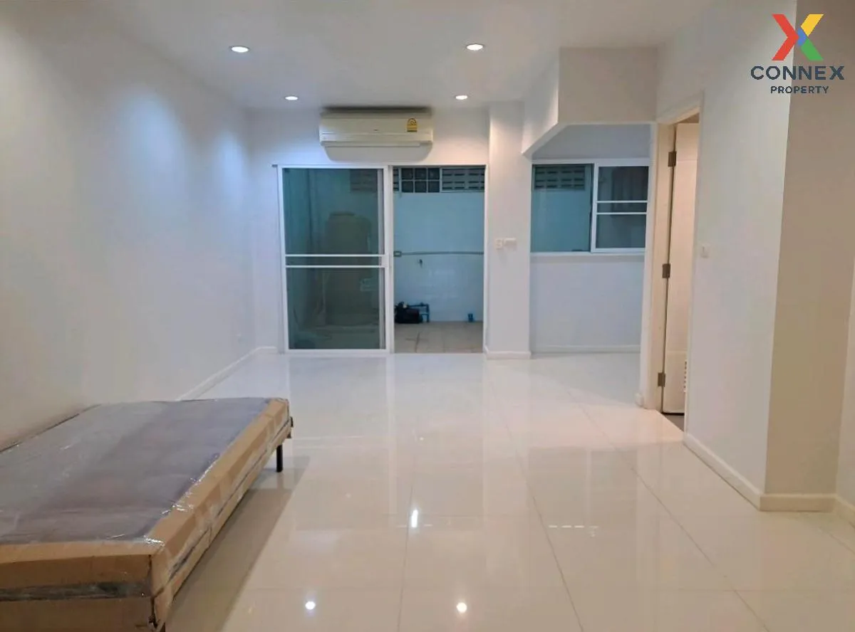 For Sale Townhouse/Townhome  , Patio Pattanakarn , Suan Luang , S 2