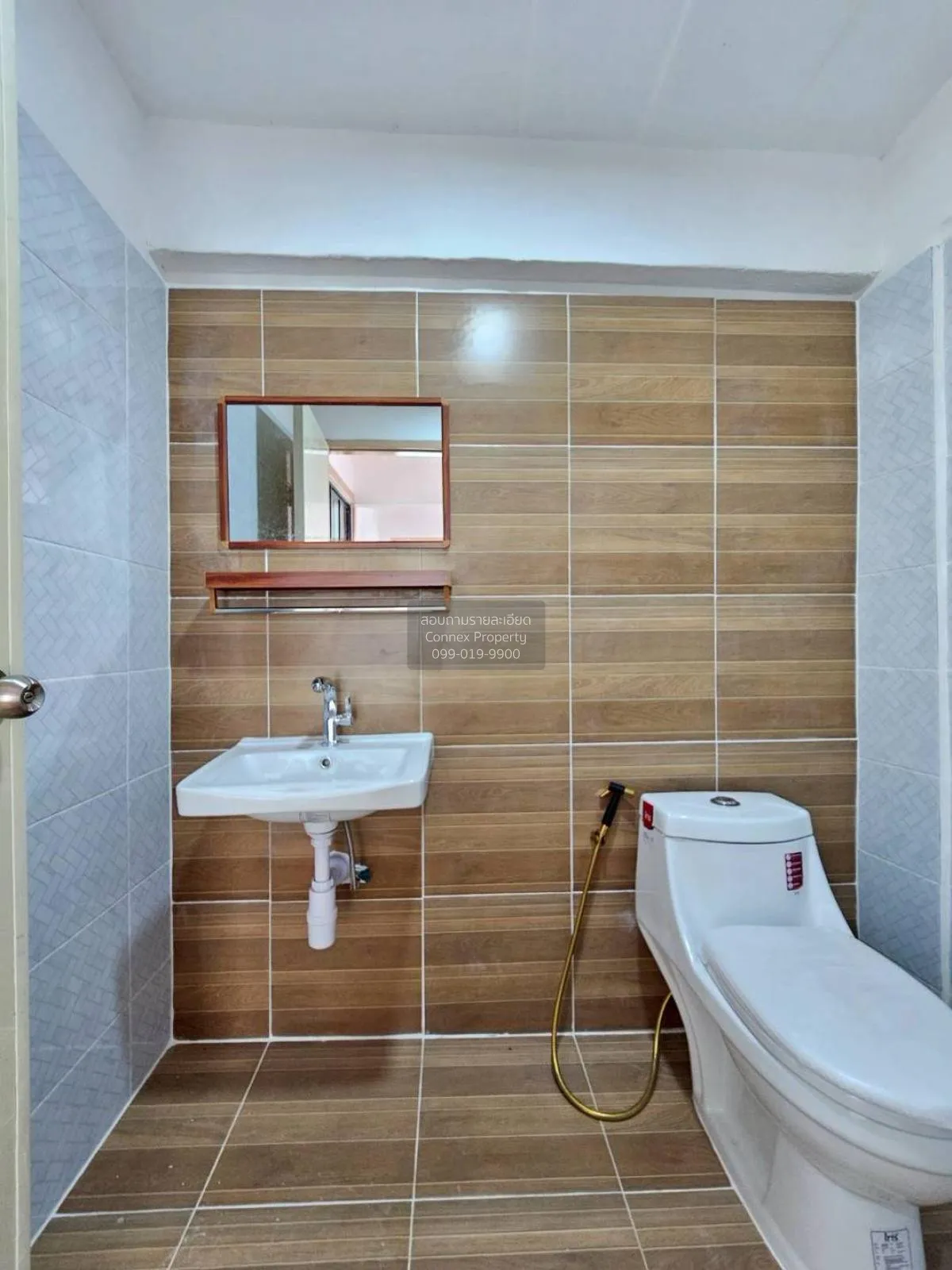 For Sale House , Baan Arsa House 5 , wide frontage , newly renova