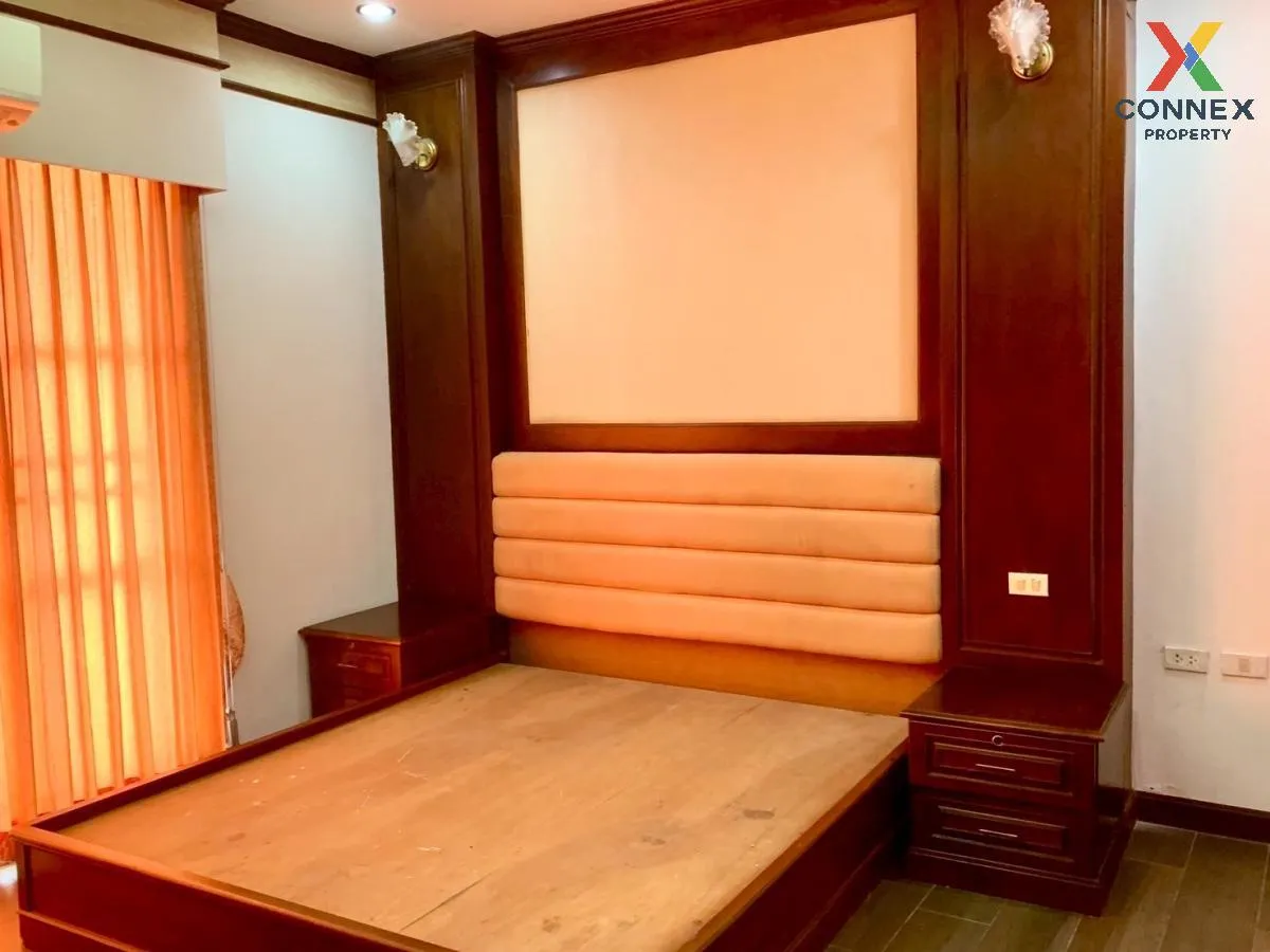 For Sale Townhouse/Townhome  , BAAN KLANG MUANG CHOKCHAI 4 , Lat 