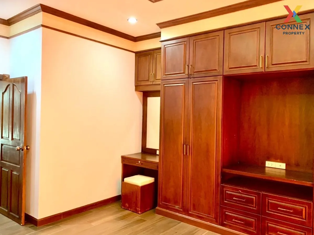 For Sale Townhouse/Townhome  , BAAN KLANG MUANG CHOKCHAI 4 , Lat 