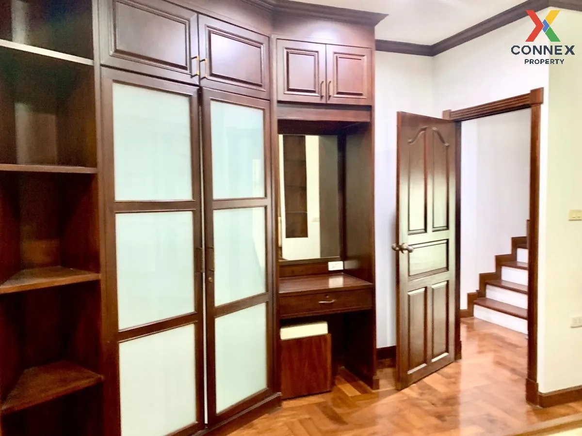 For Sale Townhouse/Townhome  , BAAN KLANG MUANG CHOKCHAI 4 , Lat 