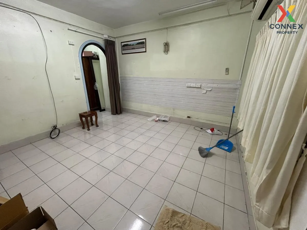 For Sale Townhouse/Townhome  , Baan Rom Pho 2 , MRT-Sri Thepha ,  3