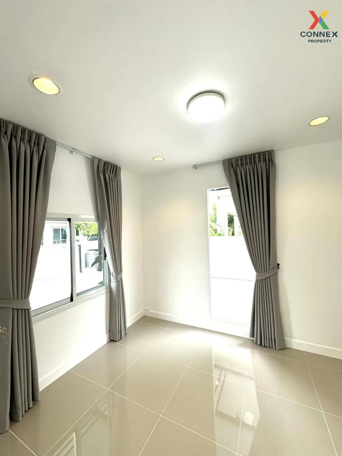 For Sale House , Kanasiri Chaiyaphruek - Wongwaen , corner unit ,