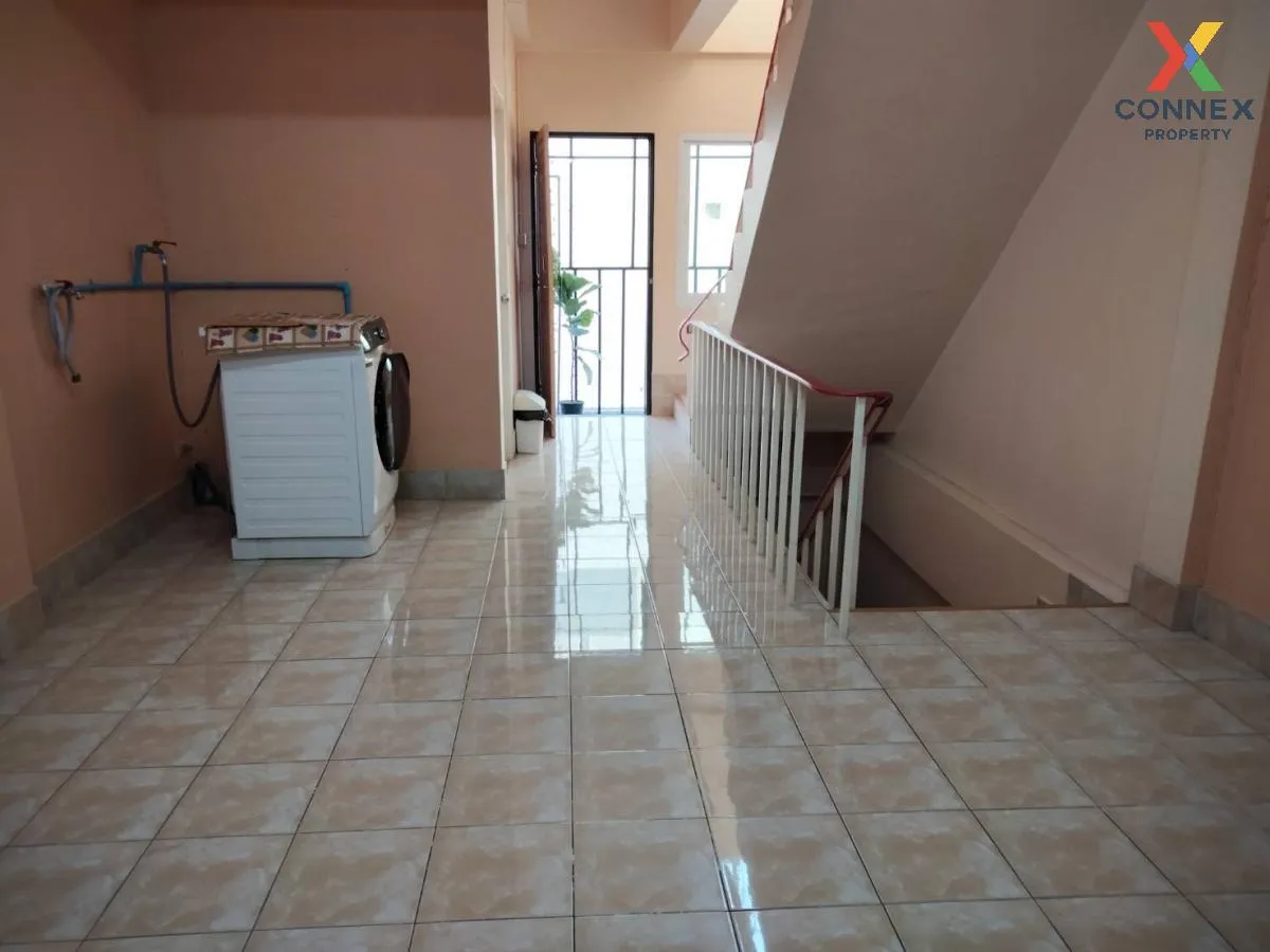 ขายตึกแถว 3 ชั้น หมู่ 5 หน้าหมู่บ้านพิมพาภรณ์ 4 อ.เมือง ชลบุรี บ้ 4