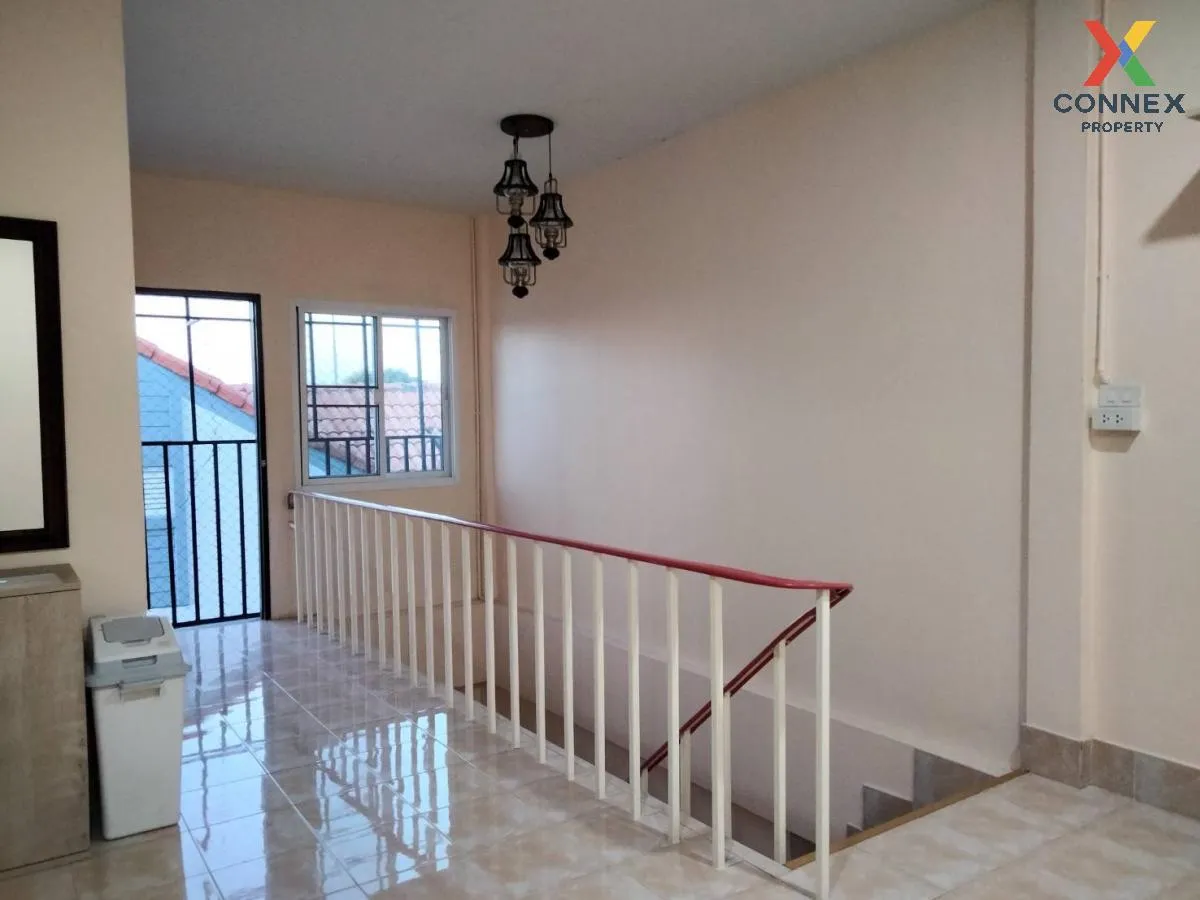 ขายตึกแถว 3 ชั้น หมู่ 5 หน้าหมู่บ้านพิมพาภรณ์ 4 อ.เมือง ชลบุรี บ้