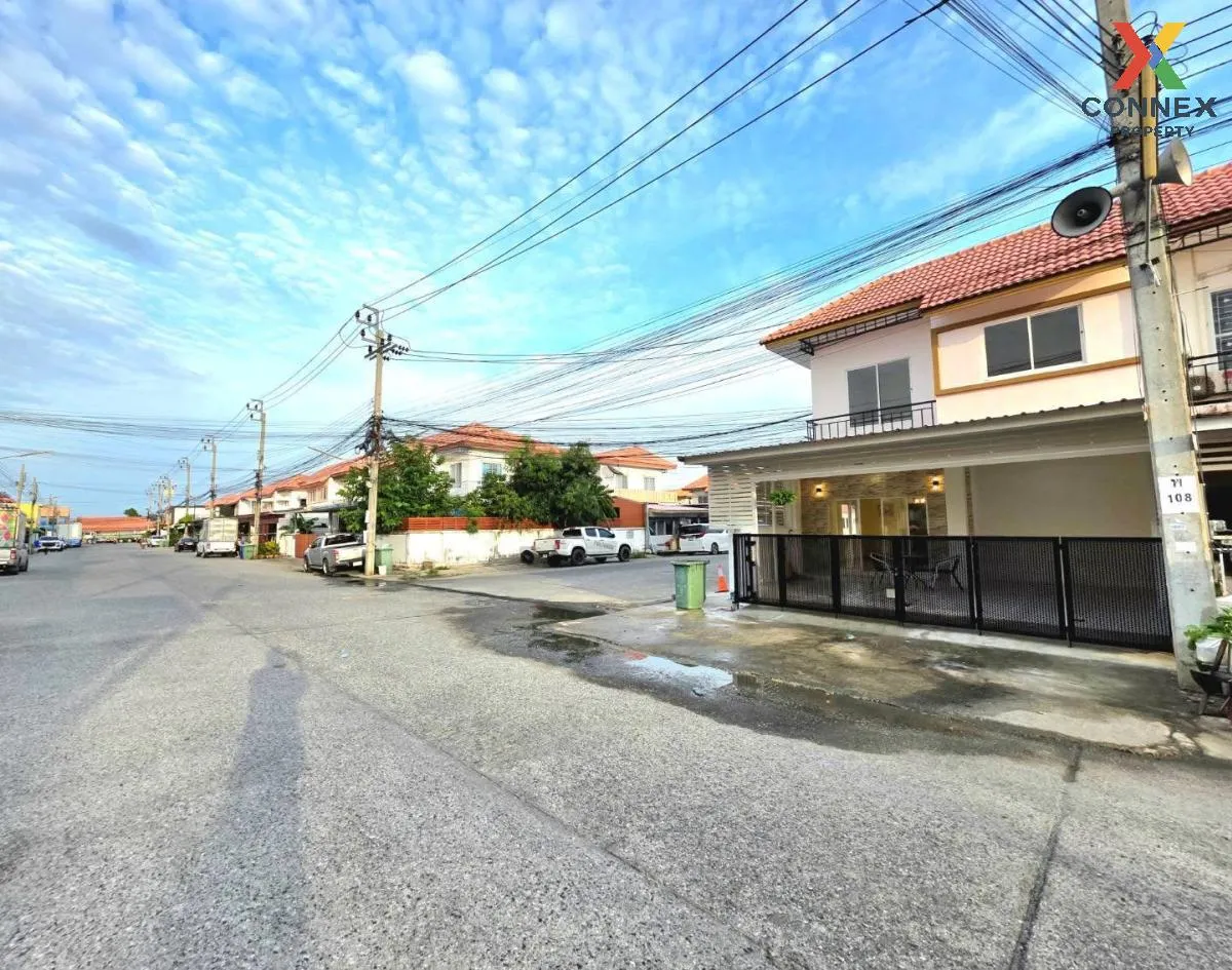 For Sale Townhouse/Townhome  , Baan Chaiklong , corner unit , new 2
