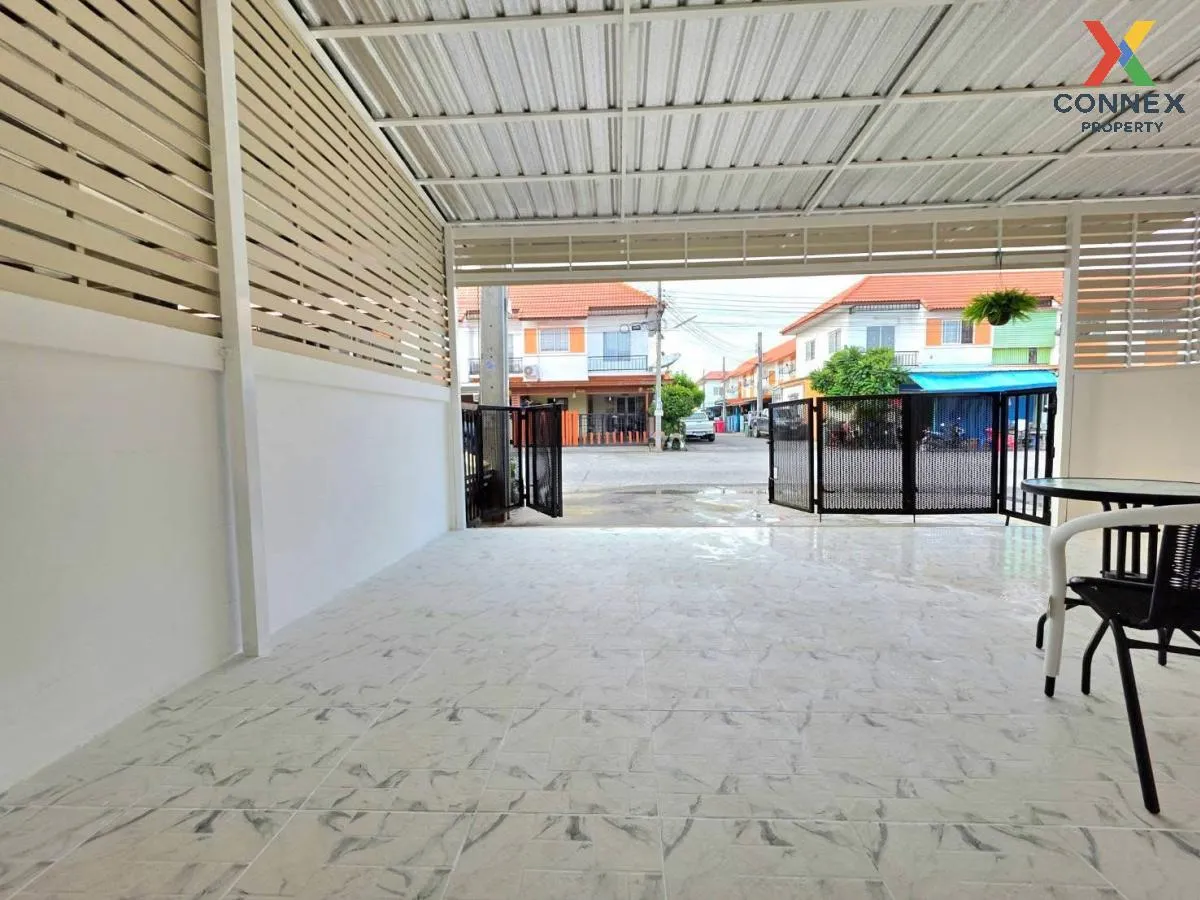 For Sale Townhouse/Townhome  , Baan Chaiklong , corner unit , new