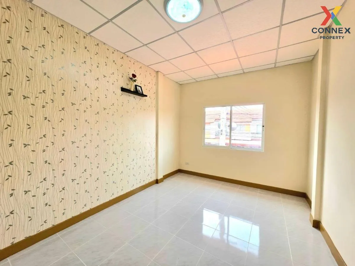 For Sale Townhouse/Townhome  , Baan Chaiklong , corner unit , new