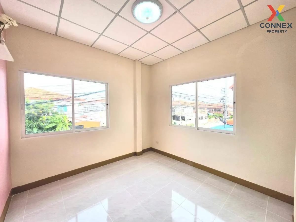 For Sale Townhouse/Townhome  , Baan Chaiklong , corner unit , new