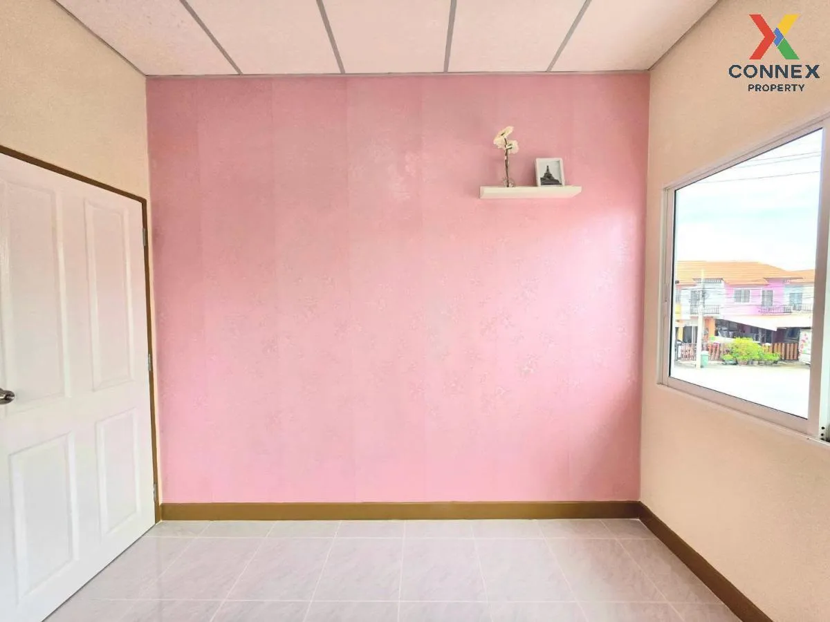 For Sale Townhouse/Townhome  , Baan Chaiklong , corner unit , new