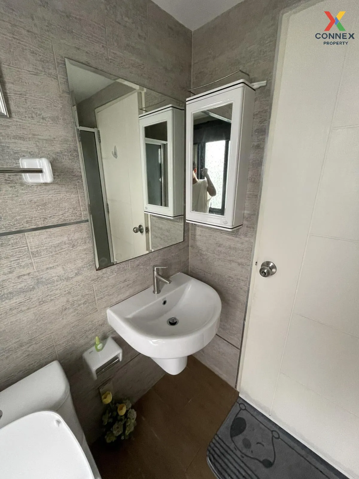 For Sale Condo , Yensabaidee Ladprao 15 , corner unit , Chomphon  2